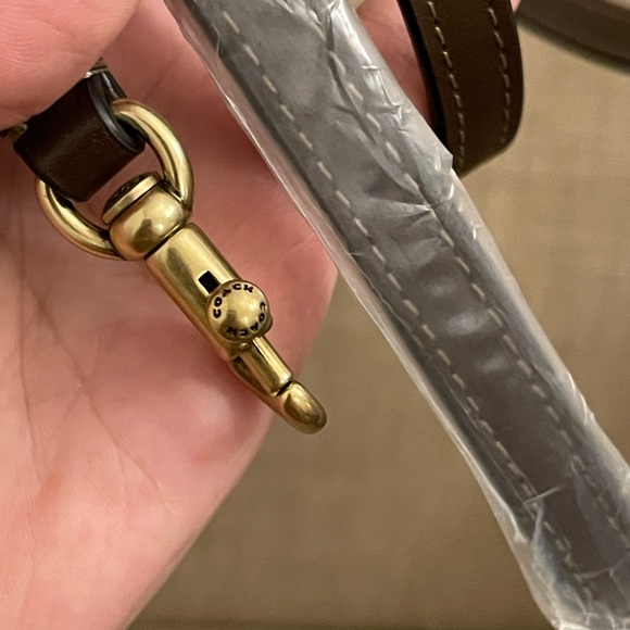 Coach brown leather crossbody strap - Picture 3 of 5